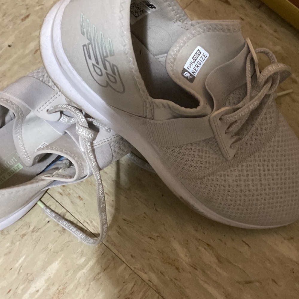 New balance - Picture 3 of 3